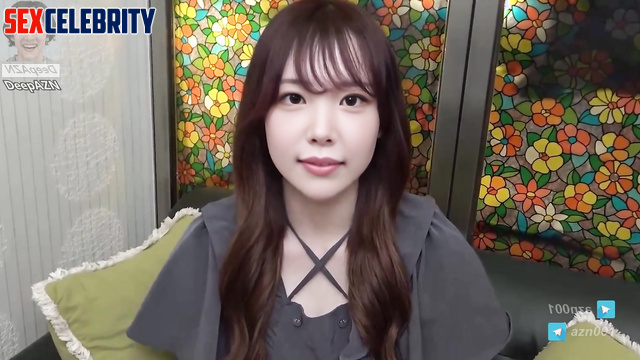 Deepfake Qwer Hina laughs at the camera 히나 큐더블유이알