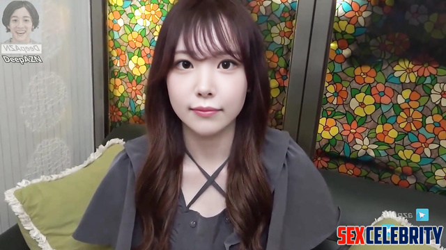 Deepfake Qwer Hina laughs at the camera 히나 큐더블유이알