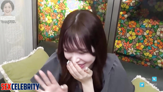 Deepfake Qwer Hina laughs at the camera 히나 큐더블유이알