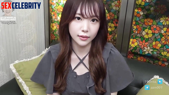 Deepfake Qwer Hina laughs at the camera 히나 큐더블유이알