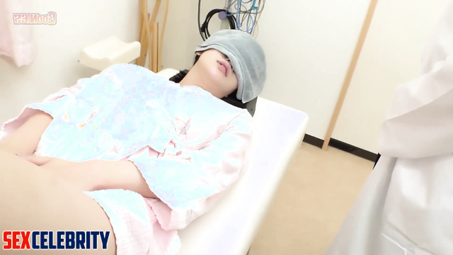 Busty babe Song Zu'er (宋祖儿) fucked by a pervy doctor 充满激情的性爱