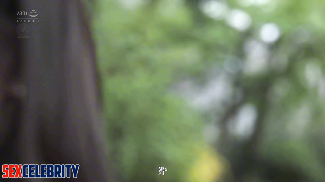 Busty babe Dilireba (迪丽热巴 迪力木拉提) gets dominated by an old man 成人视频