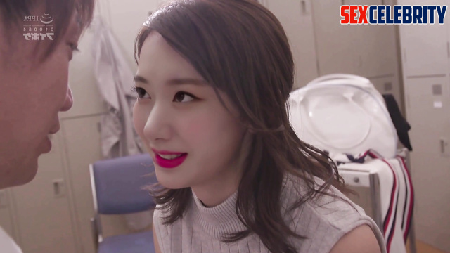 Oral sex in the locker room / Chaeryeong (채령 있지) deep learning program