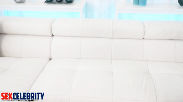 (deepfake porn) Testing a couch while fucking Anne Hathaway