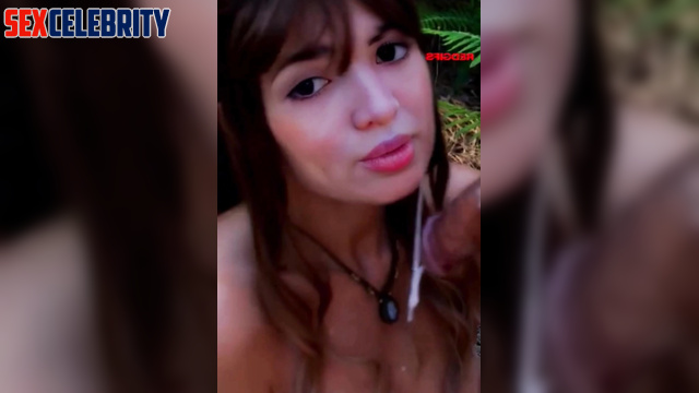 Al Pamela Silva Conde cum dripping from her lips