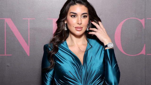 A.I. Yasmine Sabri straddles the dick and rides